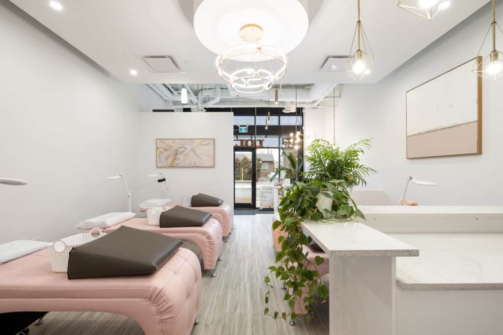 LOLA Lash Bar LUX 17