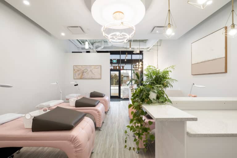 LOLA Lash Bar LUX 17