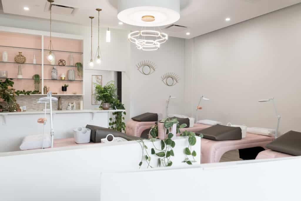 LOLA Lash Bar LUX 21