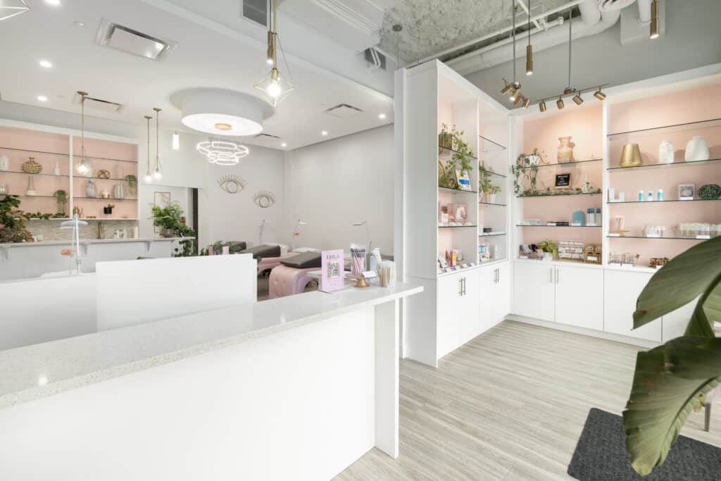 LOLA Lash Bar LUX 22
