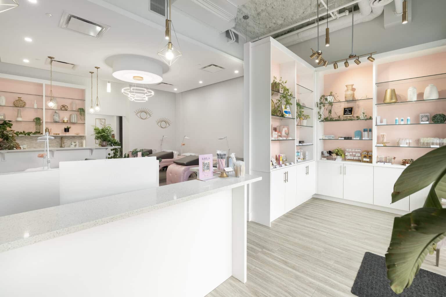 LOLA Lash Bar