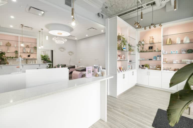 LOLA Lash Bar