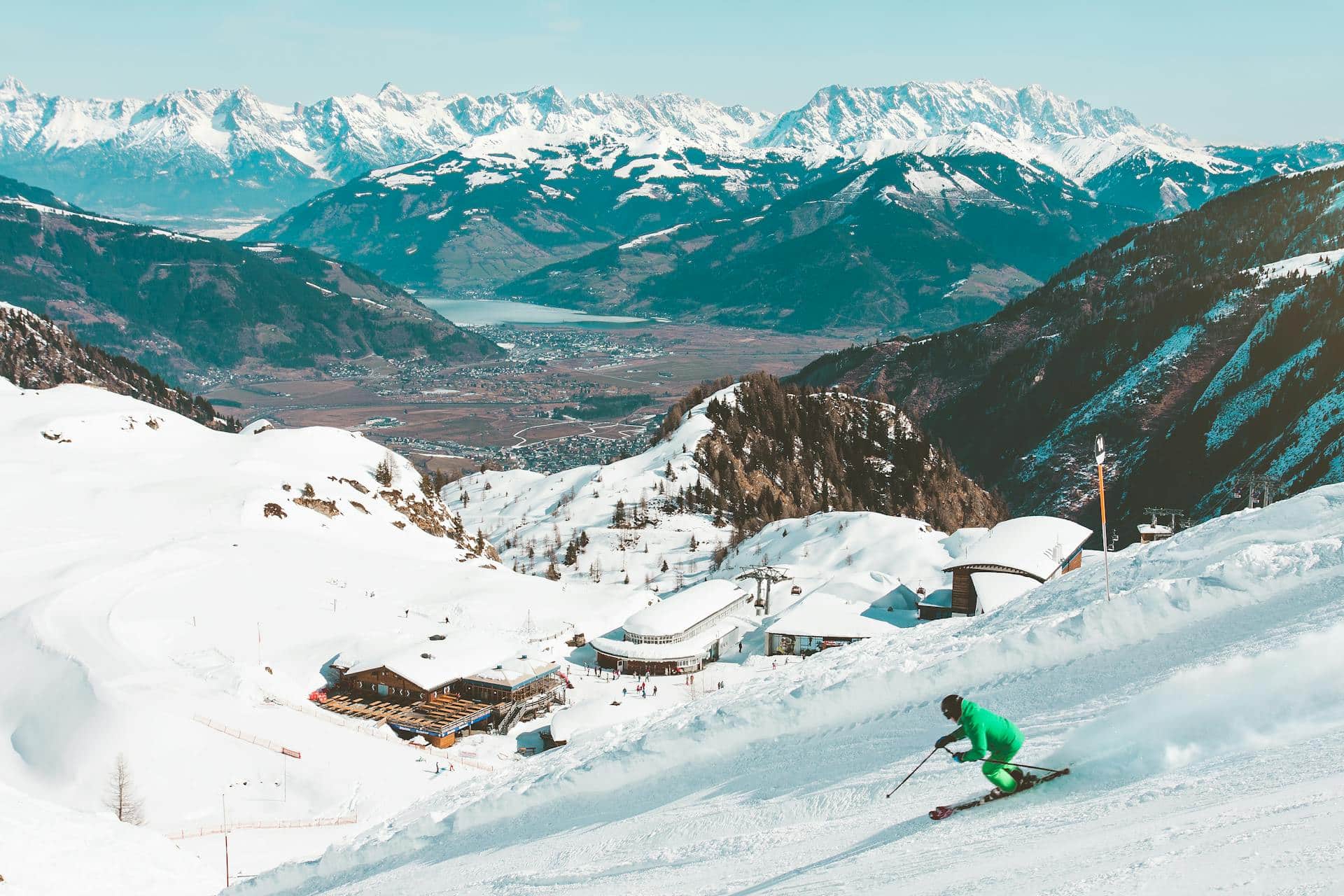 Skiing Large