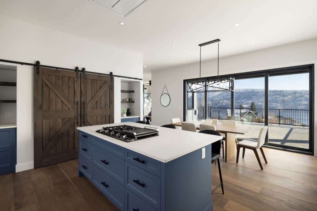 104 Heldon Crt LUX 69